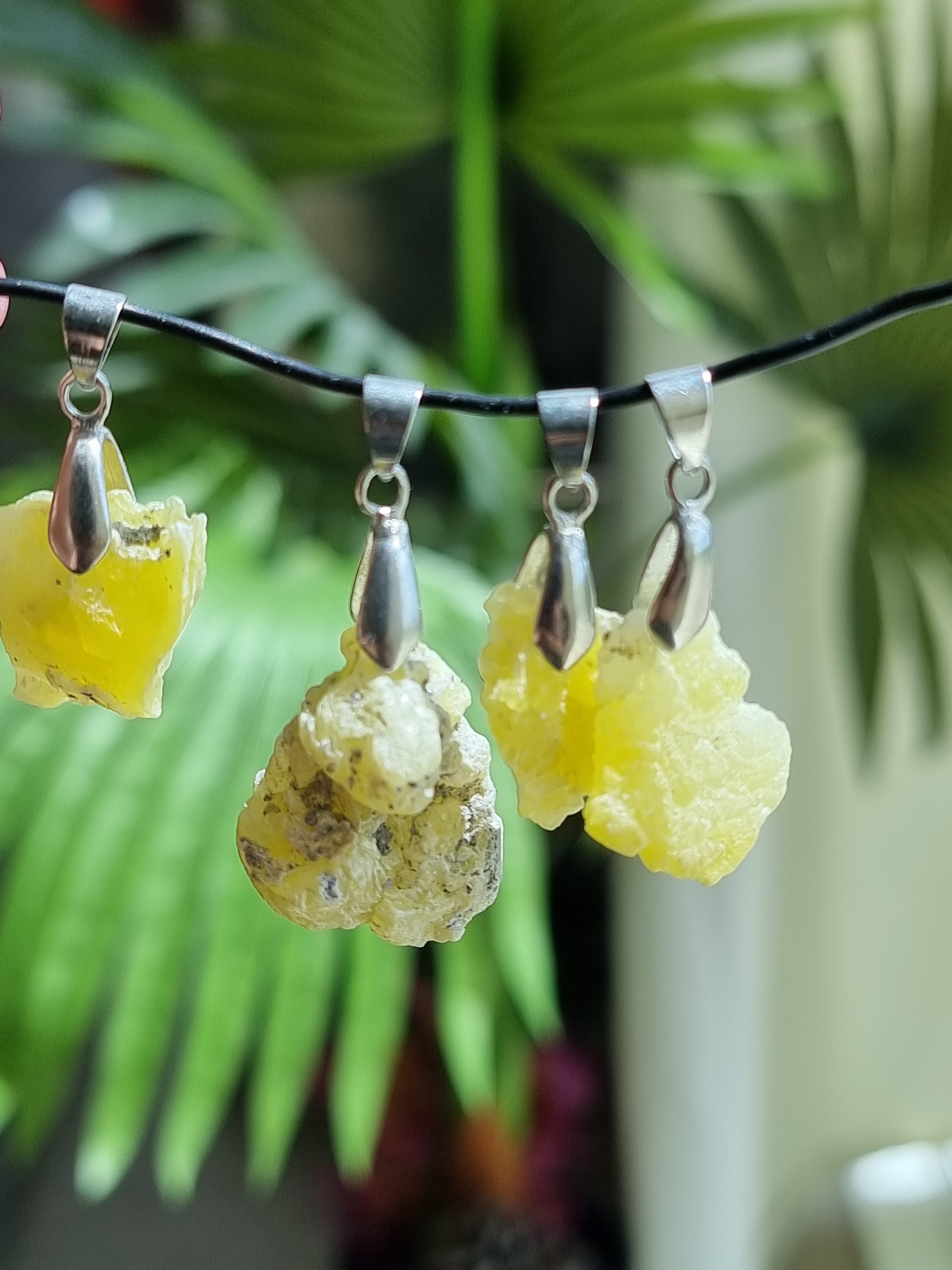 Brucite Pendant Pakistan