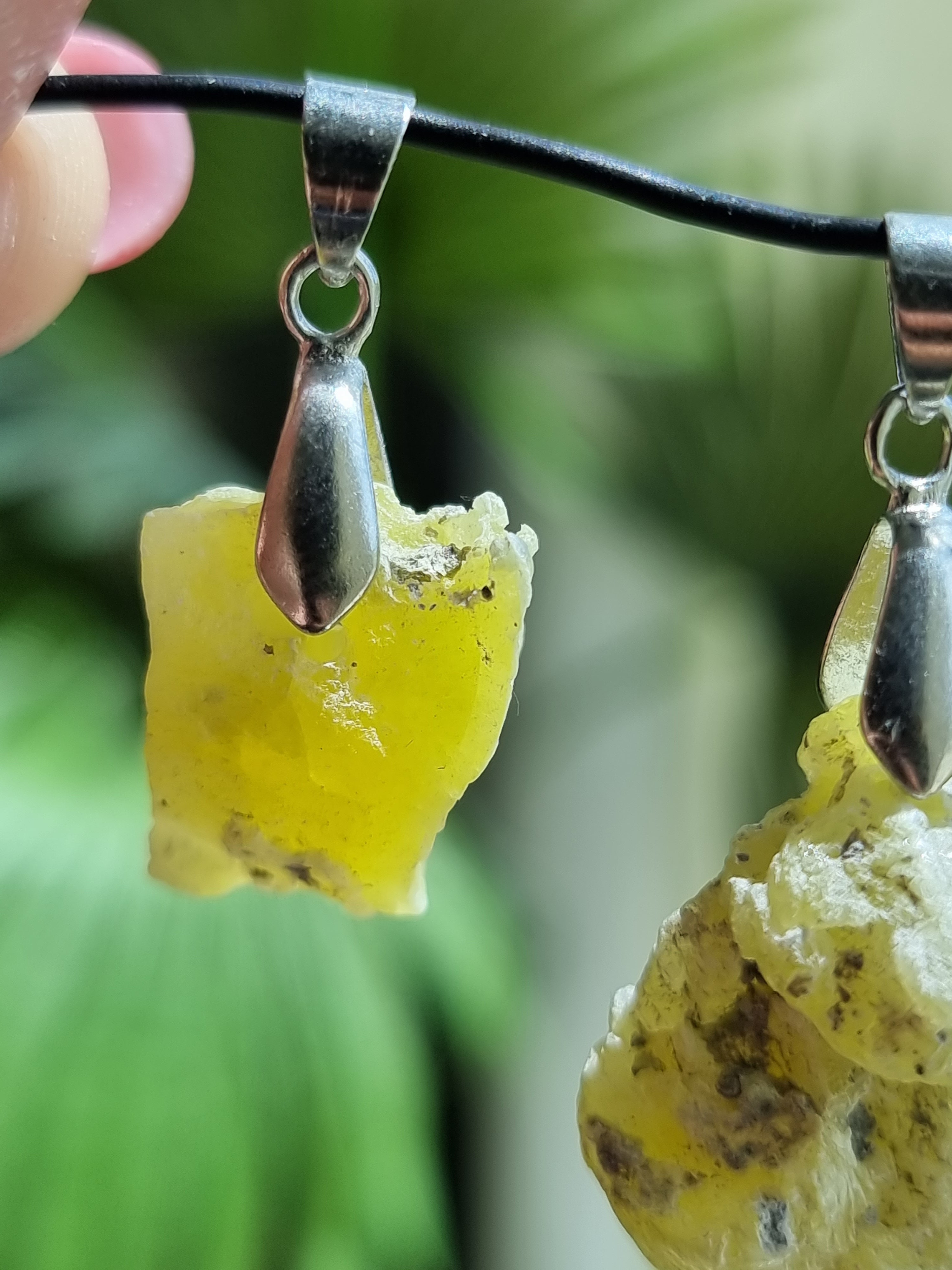 Brucite Pendant Pakistan